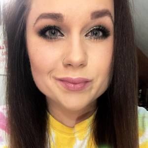 Meet your Posher, Caitlin